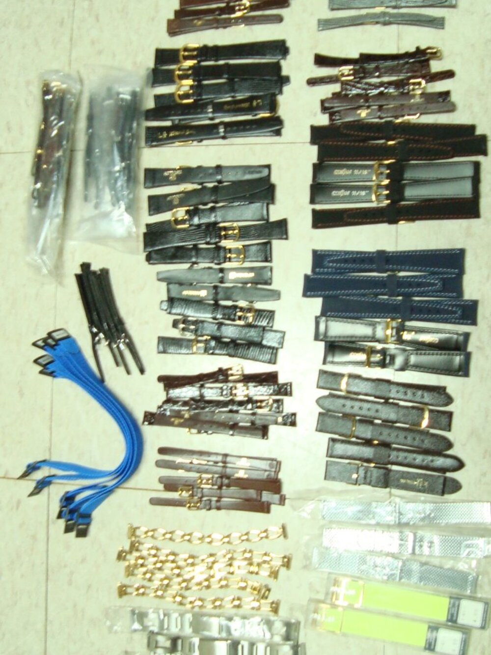 MIX LOT 100 nos MEN AND LADY watch bands 50 years old